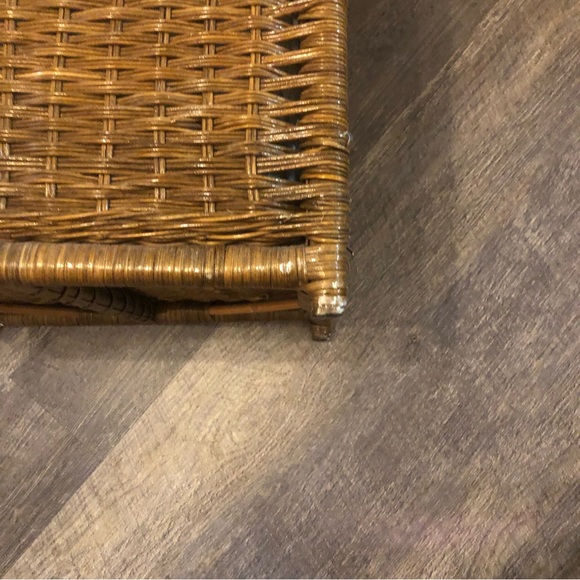 Vintage Medium Brown Wicker Basket with hinged lid. Storage Hamper Garbage Bin - Picture 13 of 15